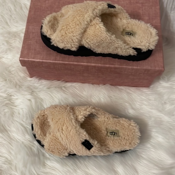 Ugg Fuzz Sugar Cross Slide New size 8, 9 - Picture 3 of 14